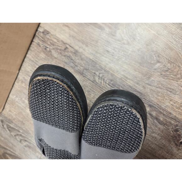 UGG Women's Sammy Slip-On Light Knit Sneakers Gray/Black Size 10 Shoes - Picture 8 of 9